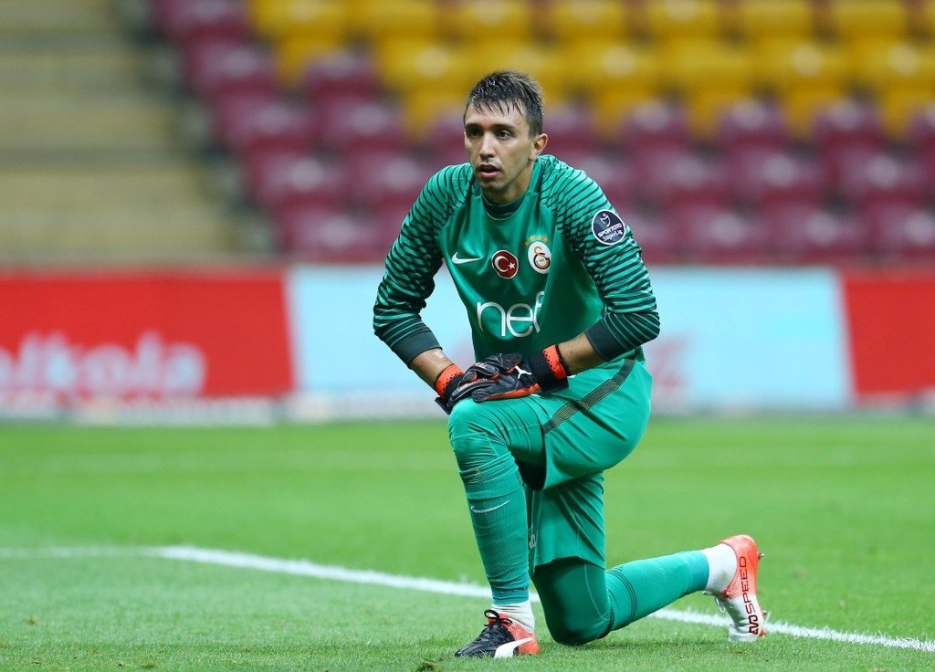 Muslera’dan tarihi başarı