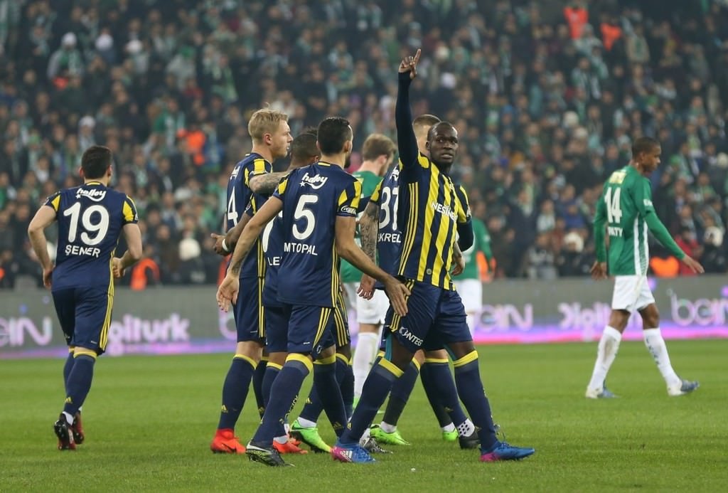 Bursaspor-Fenerbahçe karşılaşmasından kareler