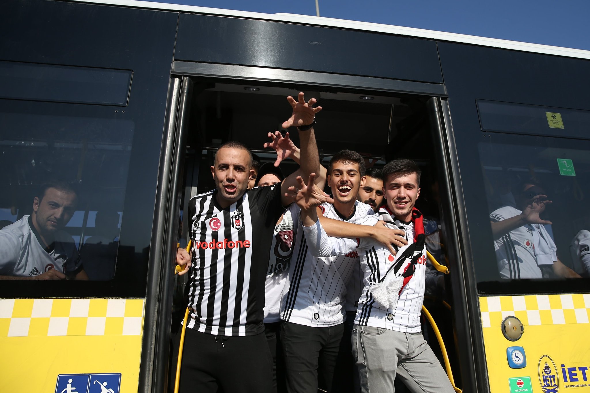 Kadıköy’de beyaz tribün!