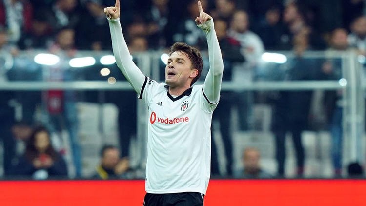 Beşiktaş’ta bir dönem kapanıyor! Tarihi kararlar peş peşe...