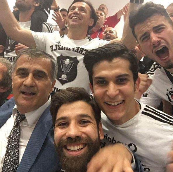 Ünlüler Beşiktaş’ın şampiyonluğunu böyle kutladı.