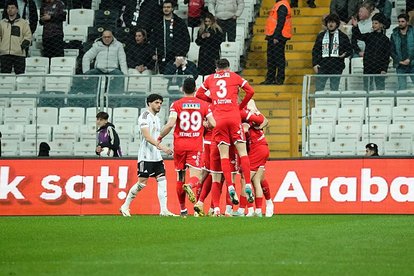 Beşiktaş - Antalyaspor maçında penaltı kararı!