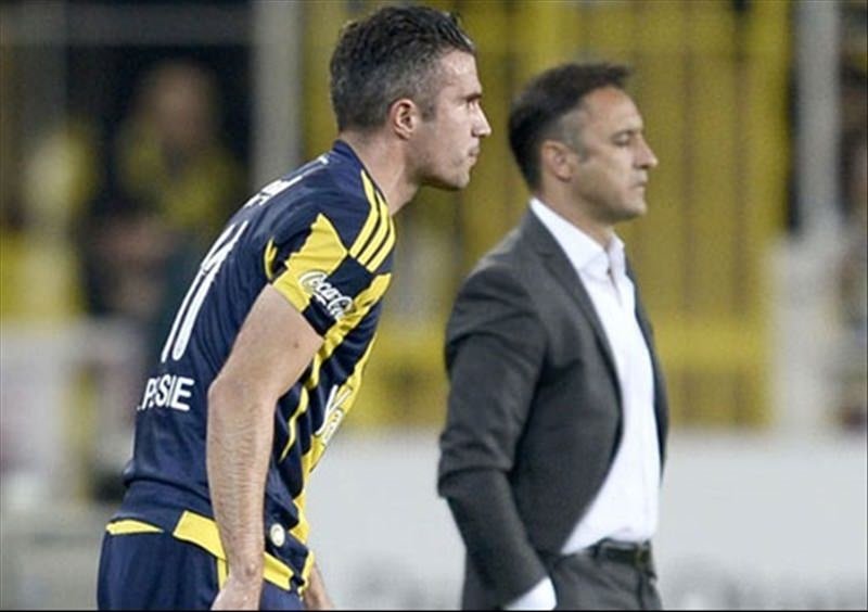 Van Persie ve Pereira krizi devam ediyor