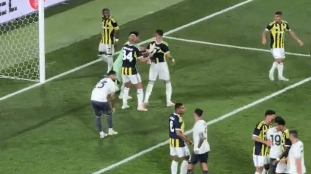 FENERBAHÇE HABERLERİ: Kadıköy'de flaş gerginlik! En Nesyri ve Fred... FENERBAHÇE HABERLERİ: Kadıköy'de flaş gerginlik! En Nesyri ve Fred...