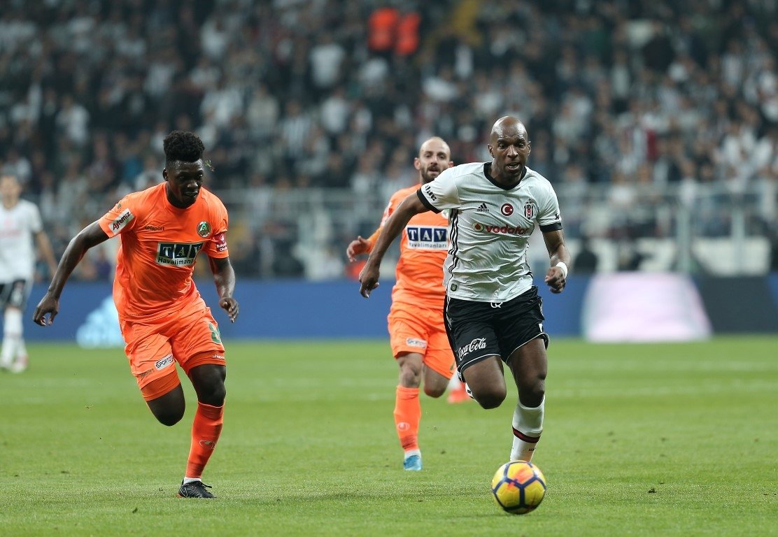Beşiktaş tribünlerinde yenge rüzgarı