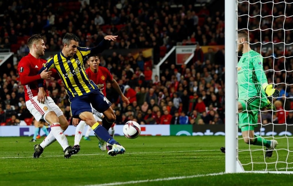 Van Persie mi, Eren Derdiyok mu?