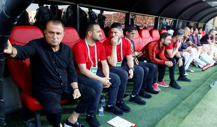 Galatasaray’da sürpriz veda...