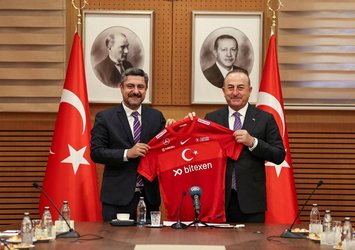 Bakan Çavuşoğlu Ampute Futbol Milli Takımı'nı kabul etti