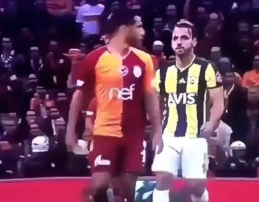 Galatasaray Fenerbahce Derbisinde Sok Tukuruk Goruntusu Sayfa 1 Galatasaray 21 Kasim 2020 Cumartesi