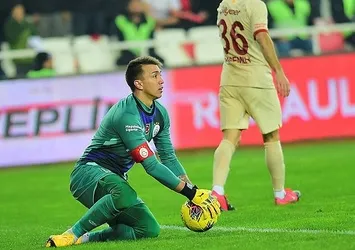 Muslera’dan jest