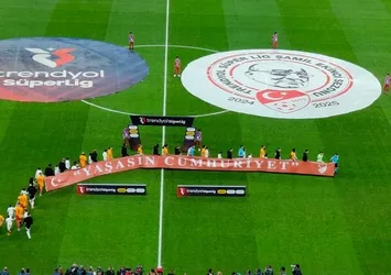 Derbide anlamlı pankart!