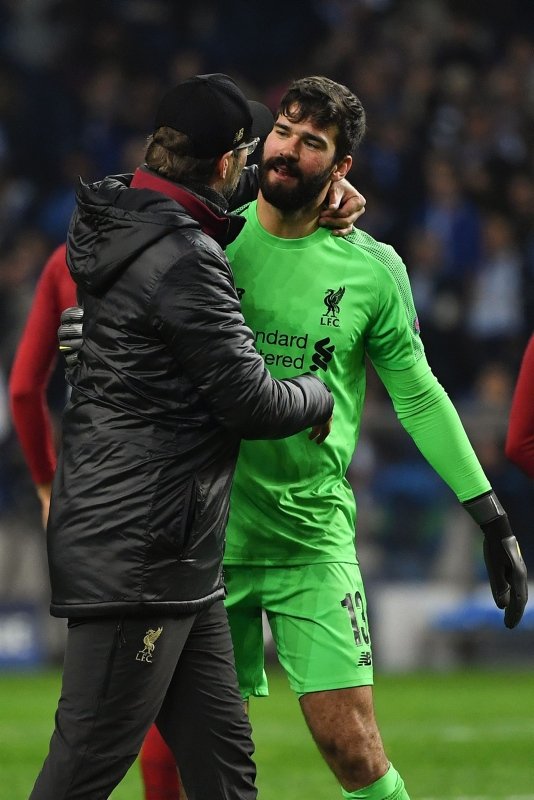 Liverpool zorlanmadan yarı finalde