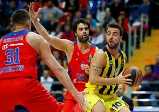 Fenerbahçe, CSKA Moskova'yı Rusya'da devirdi