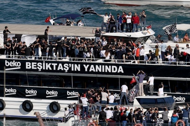 Şampiyon Beşiktaş kupasına kavuştu!