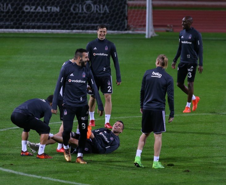 Beşiktaş Antalya’da tam kadro çalıştı