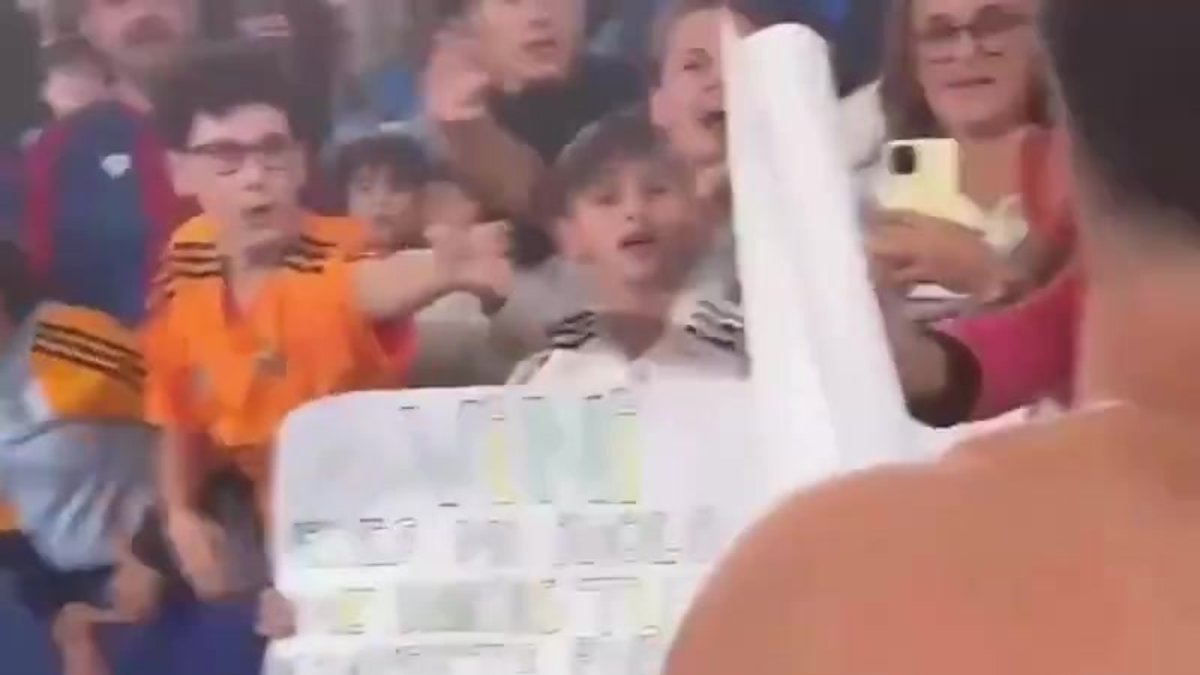 Arda Güler’den çocuk taraftara jest! - Aspor