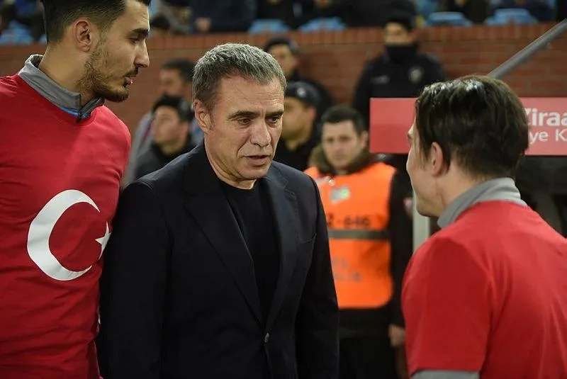 Trabzonspor - Fenerbahçe maçı öncesi dikkat çeken kare! Uğurcan ve Abdülkadir Yanal'ın yanına gelip... - 1