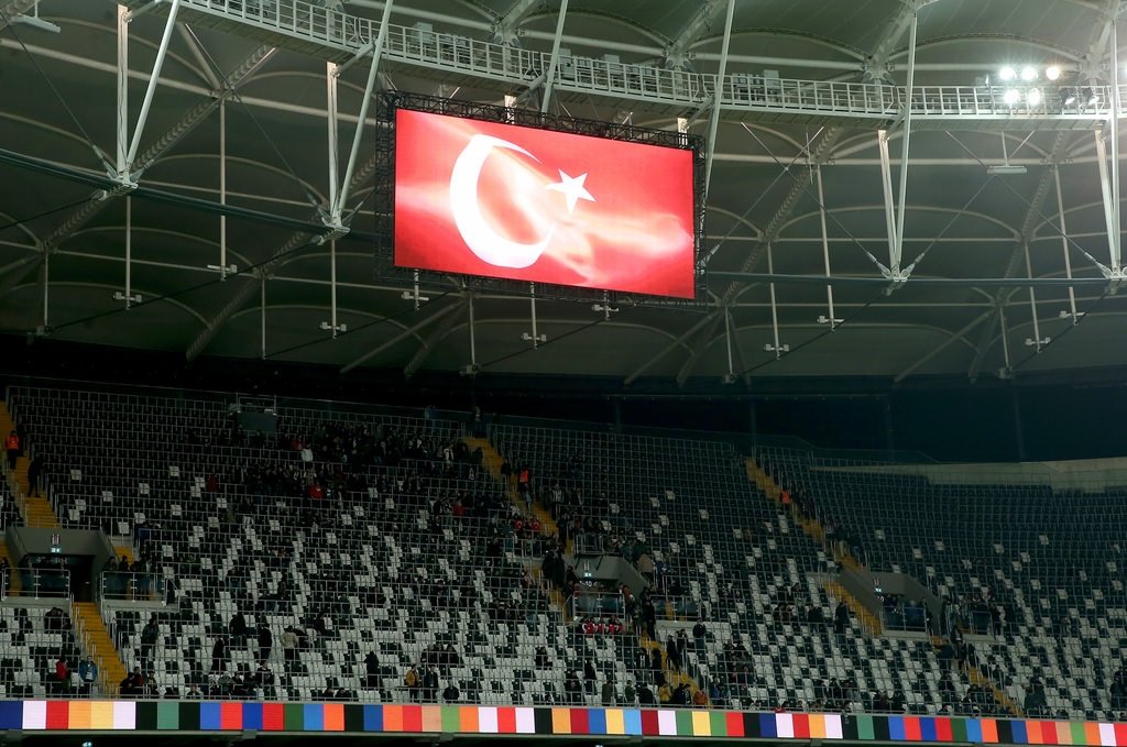 Vodafone Arena’da herkes kol kola