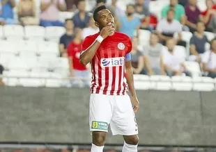 Samuel Eto’o süresiz kadro dışı