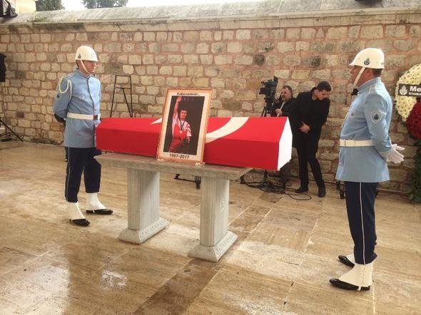 Efsane son yolculuğuna uğurlandı