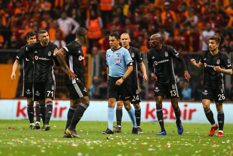 Galatasaray’dan Beşiktaş maçı sonrası ’şampiyonluk’ kutlaması! İşte o görüntüler