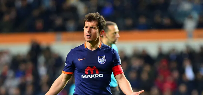 Emre Belözoğlu'na sert sözler: Bacak kadar boyunla...