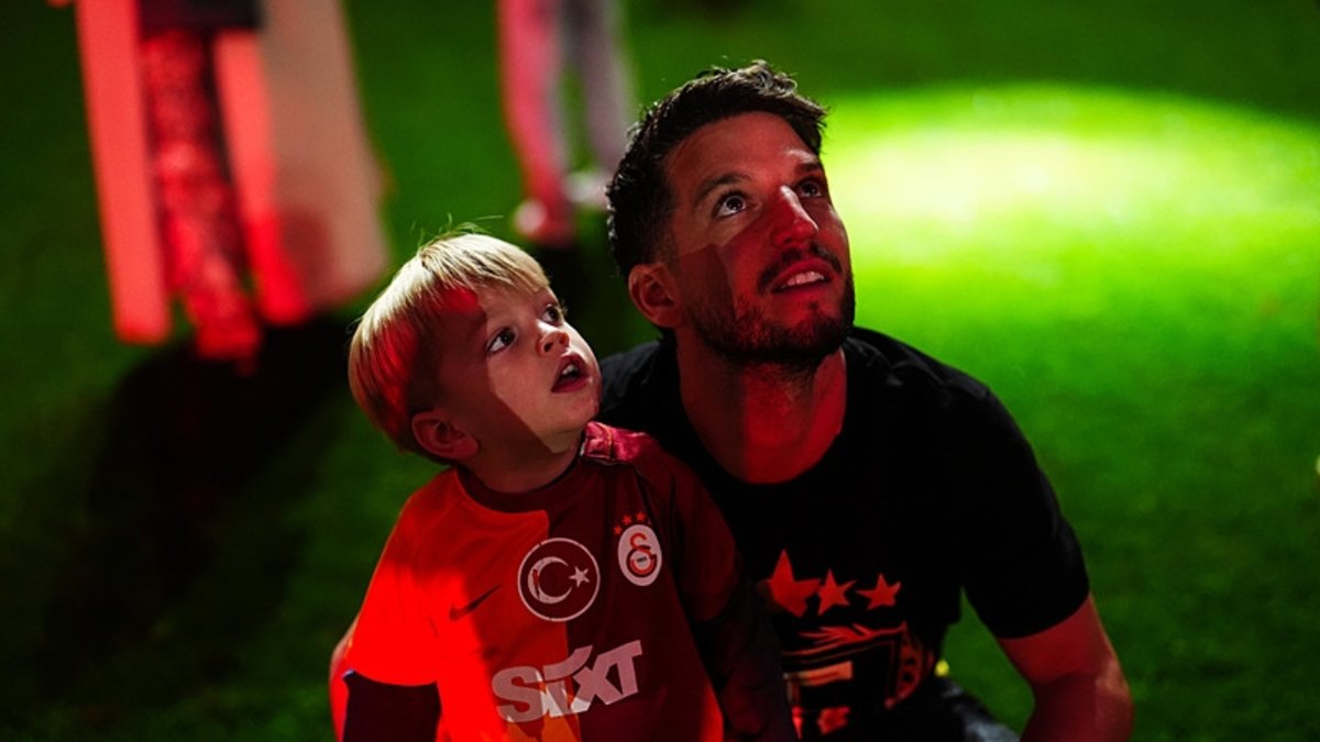 GALATASARAY HABERİ: Dries Mertens'ten emeklilik açıklaması! Futbolu bırakacak mı? GALATASARAY HABERİ: Dries Mertens'ten emeklilik açıklaması! Futbolu bırakacak mı?