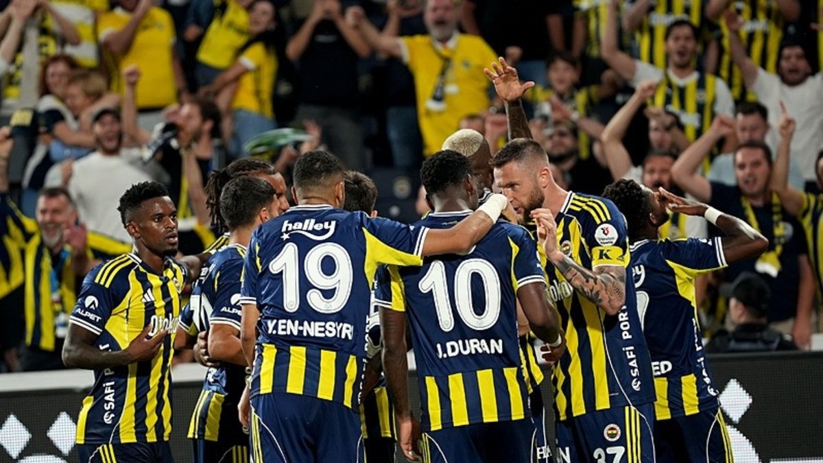 TRANSFER HABERİ: Fenerbahçe'nin yıldızına sürpriz teklif! İşte verilen yanıt TRANSFER HABERİ: Fenerbahçe'nin yıldızına sürpriz teklif! İşte verilen yanıt