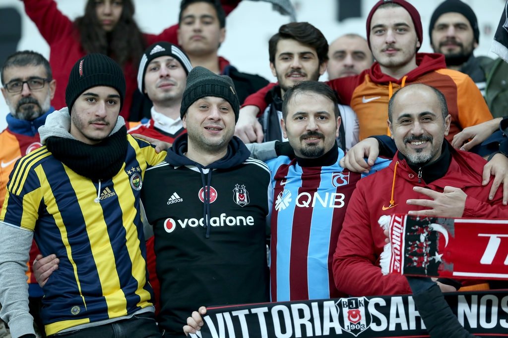 Vodafone Arena’da herkes kol kola