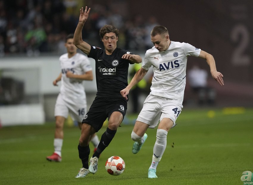 Avrupa'nın önde gelen kulüplerinin de radarına giren Szalai, ülkesi Macaristan'da da heyecanla takip ediliyor. Macar basınında yapılan haberde,