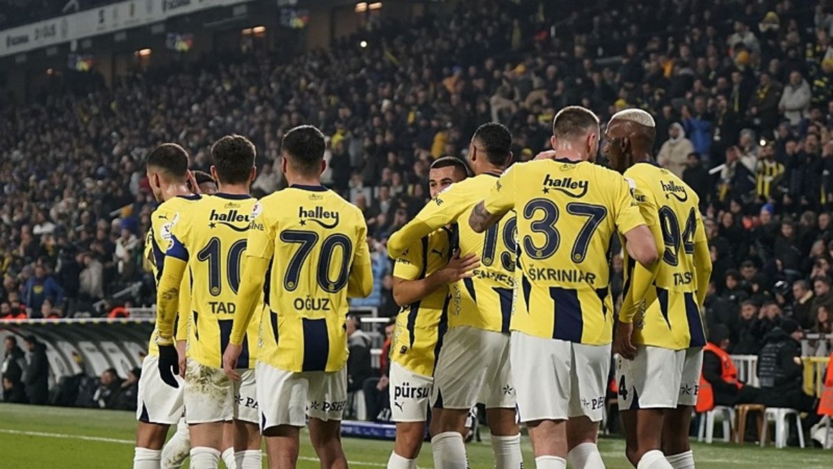 Fenerbahçe'de büyük ayrılık dalgası! 6 isme daha veda edilecek Fenerbahçe'de büyük ayrılık dalgası! 6 isme daha veda edilecek