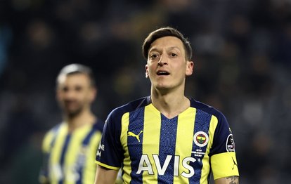 Fenerbahçe’nin Sivasspor maçı kamp kadrosu belli oldu! Mesut Özil, Ferdi Kadıoğlu ve Mert Hakan Yandaş...