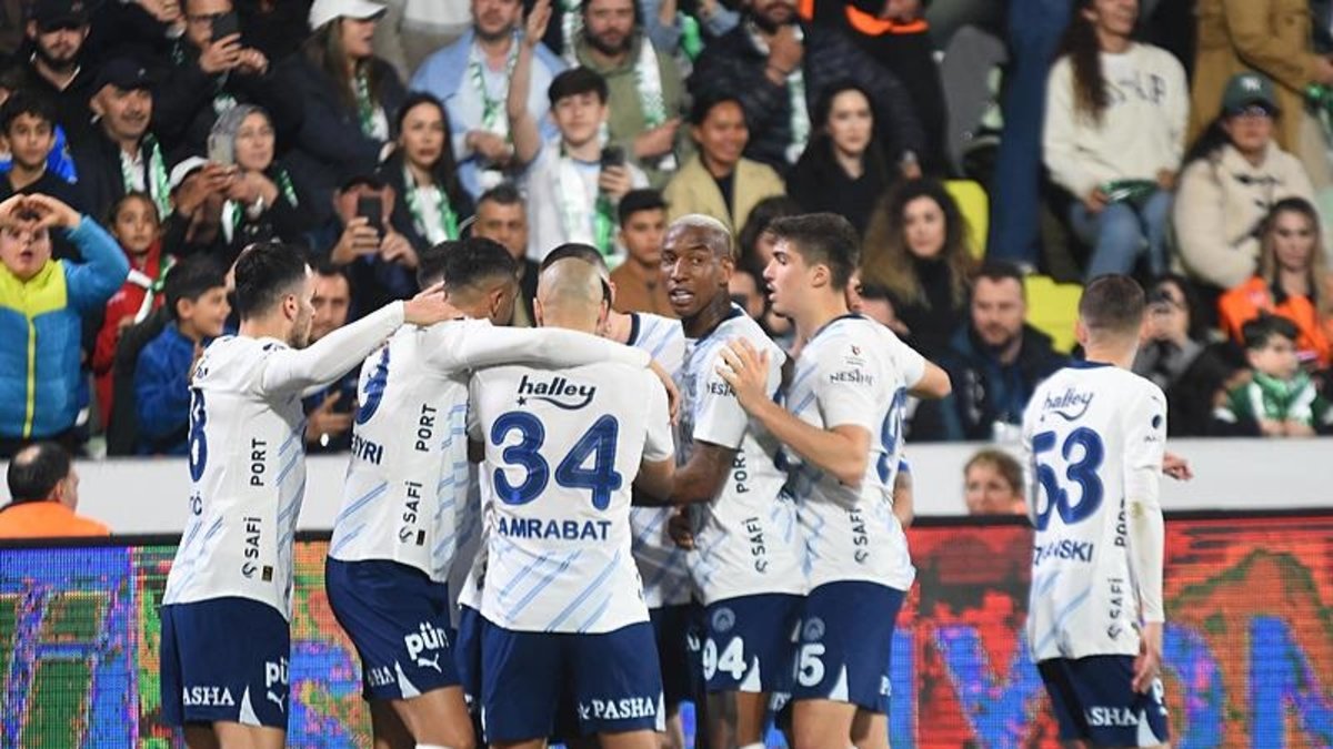 Zirve takibinde kritik viraj! Fenerbahçe'de hedef 10'da 10 Zirve takibinde kritik viraj! Fenerbahçe'de hedef 10'da 10