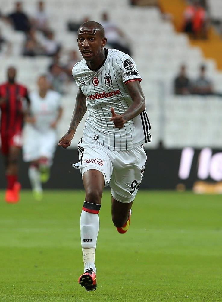 Yeni transferler forma bekliyor