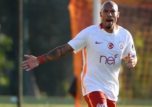 Galatasaray'da orta saha tartışması!