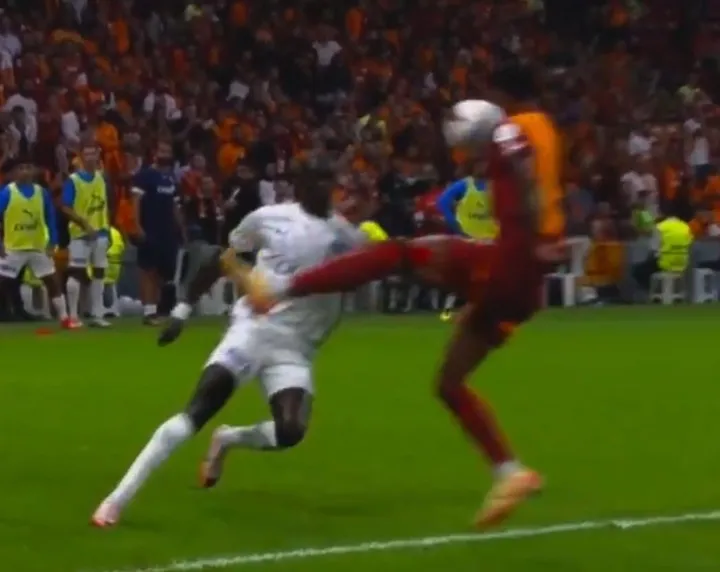 Galatasaray - Kasımpaşa maçında penaltı VAR'dan döndü! İşte o pozisyon - 1