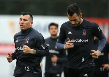Beşiktaş'ta Negredo ilk 11'e dönüyor