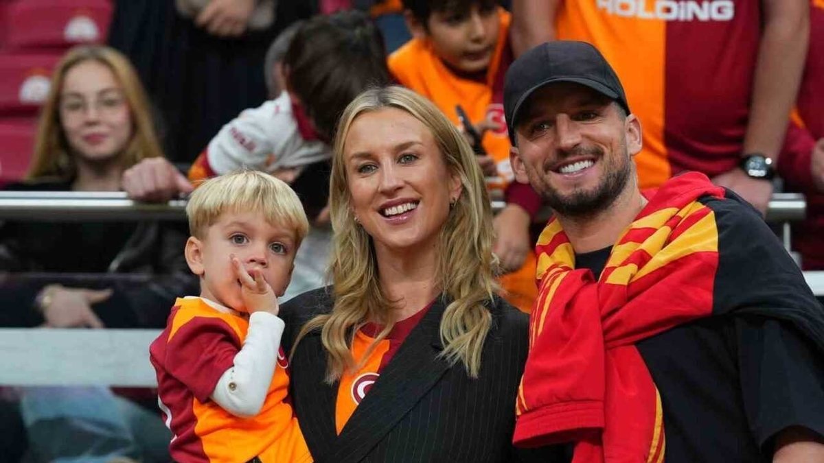 Mertens ve ailesi İstanbul'a geldi