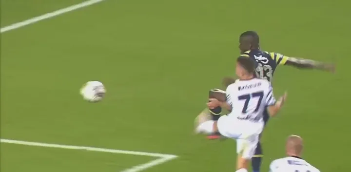 Fenerbahçe - Adana Demirspor maçında penaltı VAR kontrolü sonrası kararı! İşte o pozisyon - 1
