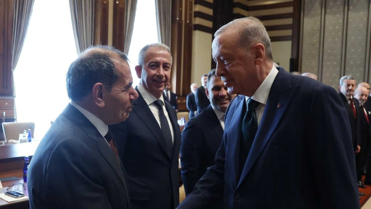 Başkan Recep Tayyip Erdoğan'dan, Dursun Özbek ve Okan Buruk'a tebrik telefonu