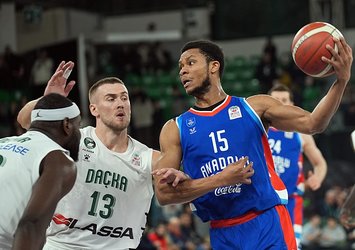 A. Efes deplasmanda galip!