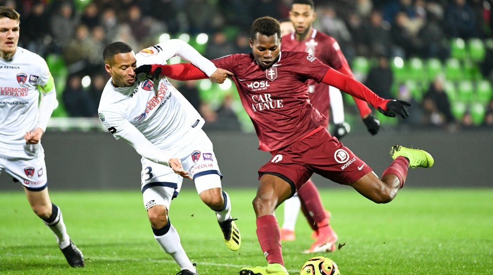 Fenerbahçe golcüsünü Fransa’da buldu!