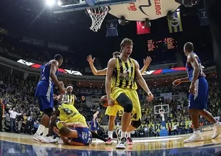 Fenerbahçe, Anadolu Efes'i mağlup etti