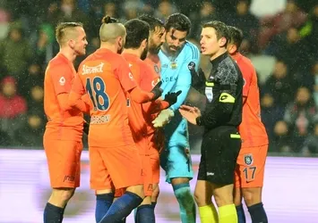Medipol Başakşehir'in penaltı isyanı