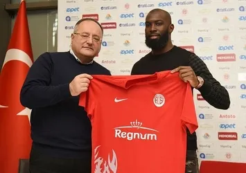 Antalyaspor'un yeni transferi imzayı attı