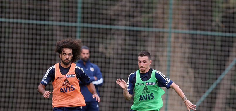 Fenerbahçe derbiye hazırlanıyor! Antrenmanda...