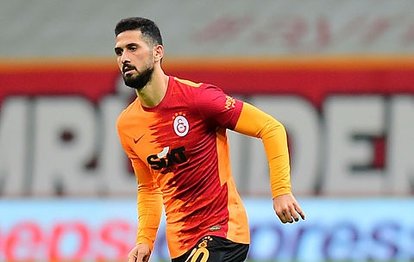 Galatasaray’da Emre Akbaba kaçırdığı penaltı sonrası yıkıldı!