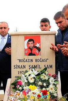 Sinan Şamil Sam mezarı başında anıldı