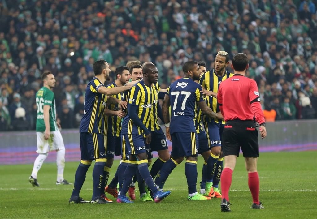 Bursaspor-Fenerbahçe karşılaşmasından kareler