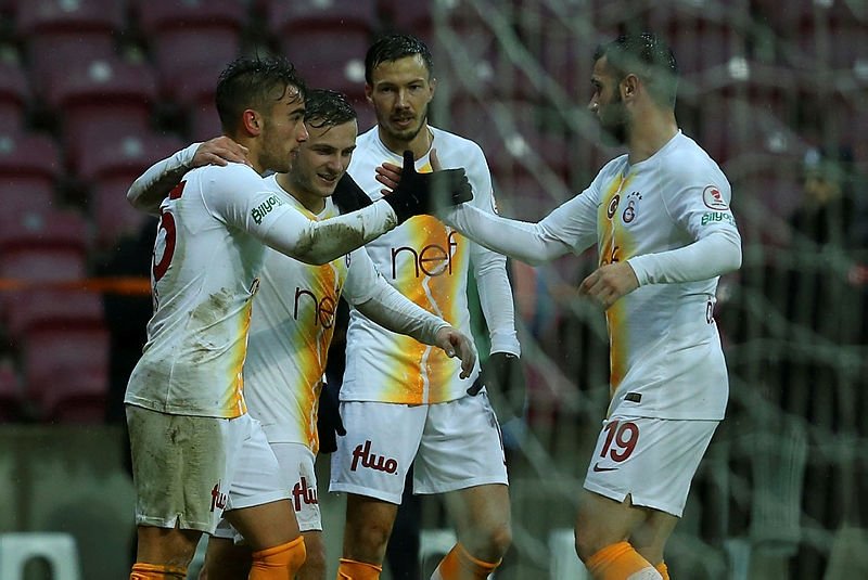 Galatasaray Fenerbahçe’nin gerisinde